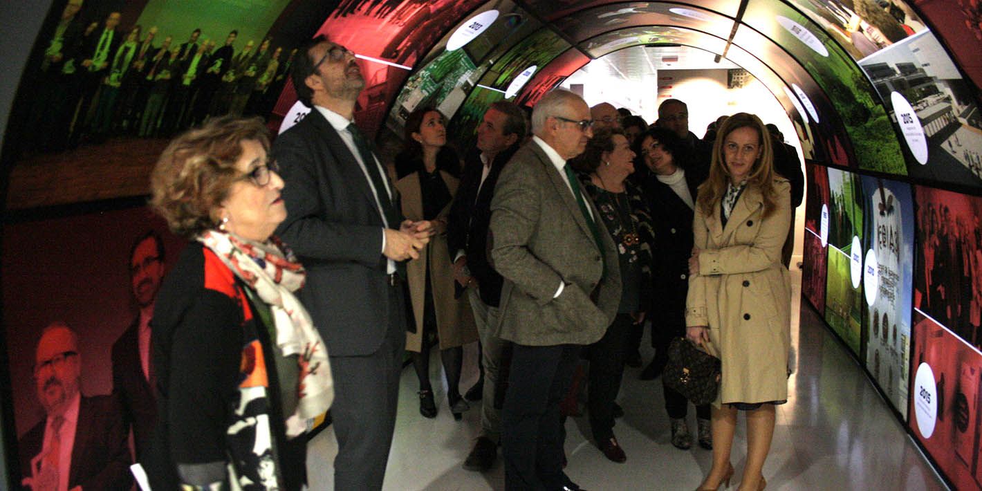 La UJA atraviesa el ‘túnel del tiempo’, con la exposición ‘Universidad de Jaén, 25 años’